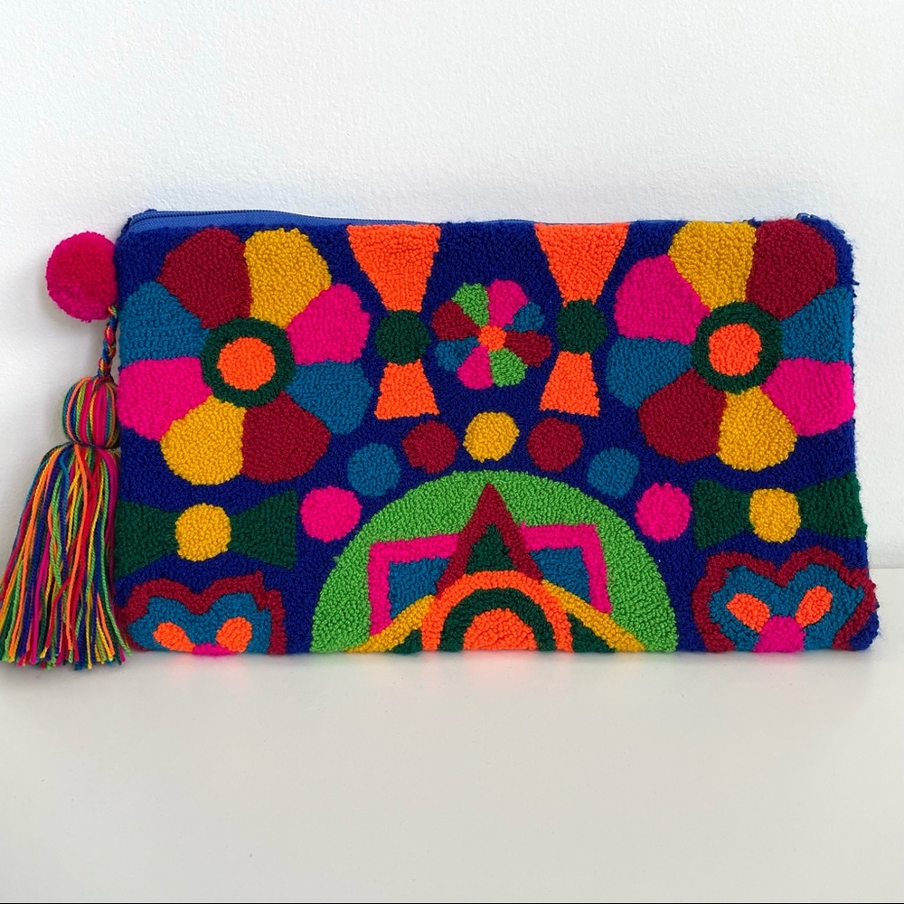 Wayuu Clutch.    Authentic craft Handmade by Venezuelan native
artisans.